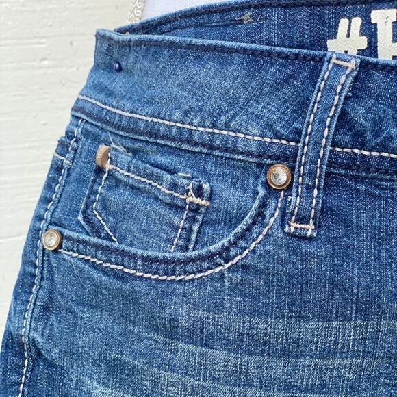 Hydraulic Embroidered 5 Pocket Jean Shorts… - Picture 4 of 6